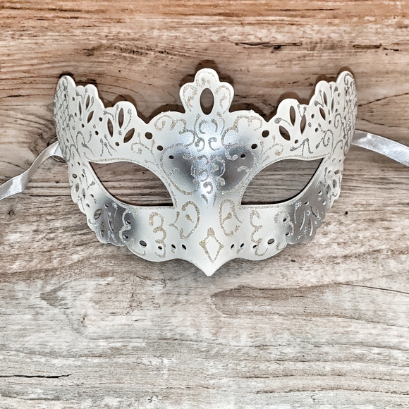 Masquerade Ball, Mardi Gras Wedding Mask or Decor | Mardi Gras Mask - Picture 6 of 6